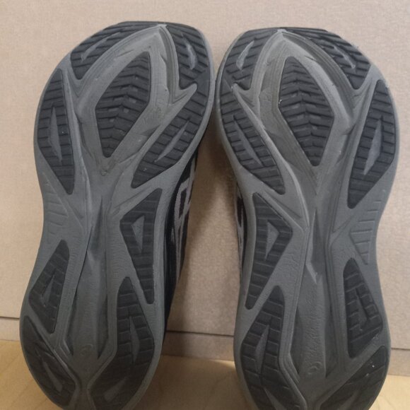 Asics SUPERBLAST 2 - Mens 9.5/Women’s 11 - Black and Gray Running shoes - Picture 6 of 11